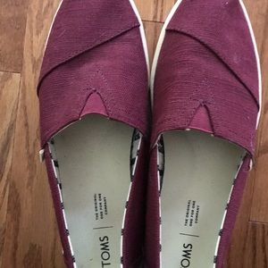 Maroon Canvas TOM’s